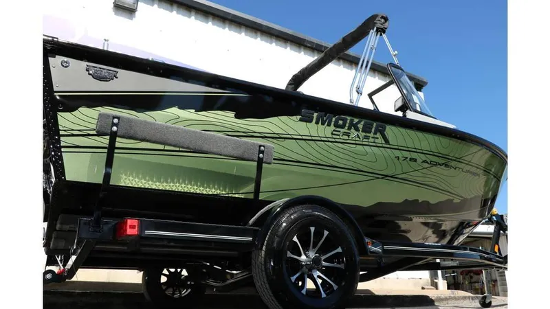 Slide: The Image of Smoker Craft Adventurer 178 DC 2025 - 2