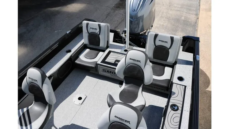 Slide: The Image of Smoker Craft Adventurer 178 DC 2025 - 23