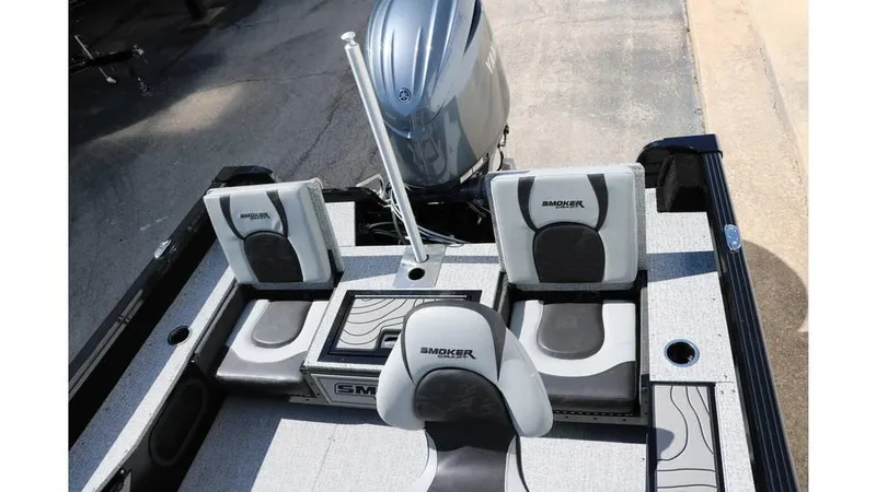 Slide: The Image of Smoker Craft Adventurer 178 DC 2025 - 24