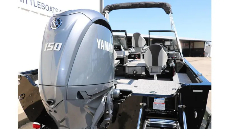 Slide: The Image of Smoker Craft Adventurer 178 DC 2025 - 4