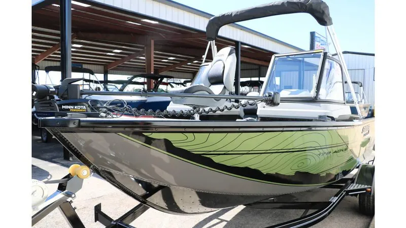 Slide: The Image of Smoker Craft Adventurer 178 DC 2025 - 6