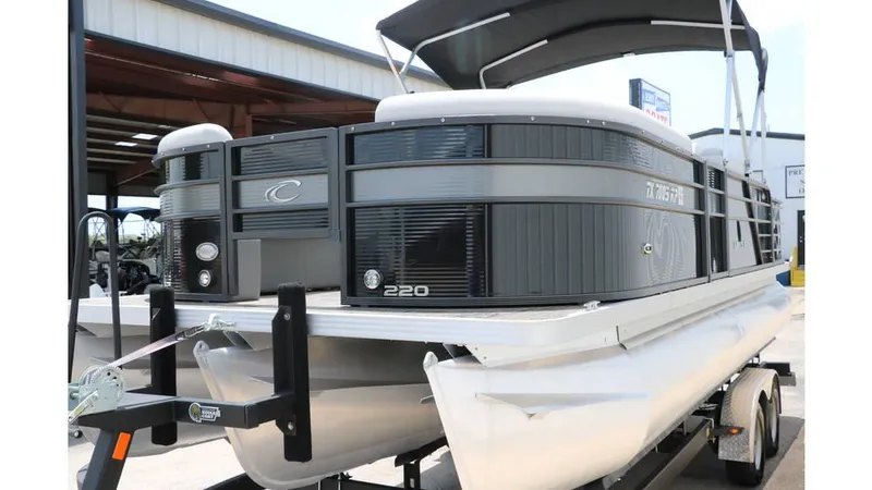 Slide: The Image of Crest Classic Fish 220 Tri toon 2022 - 10