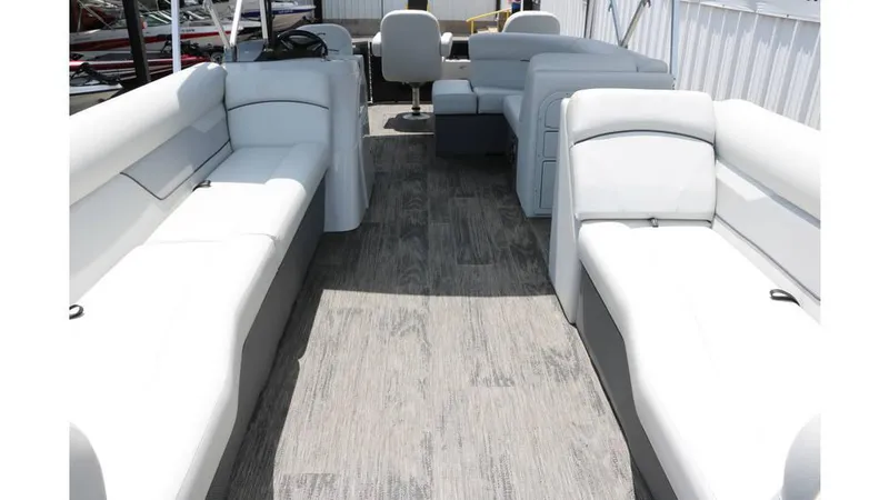 Slide: The Image of Crest Classic Fish 220 Tri toon 2022 - 11