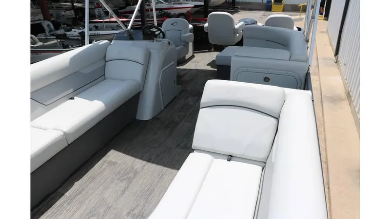 Slide: The Image of Crest Classic Fish 220 Tri toon 2022 - 12