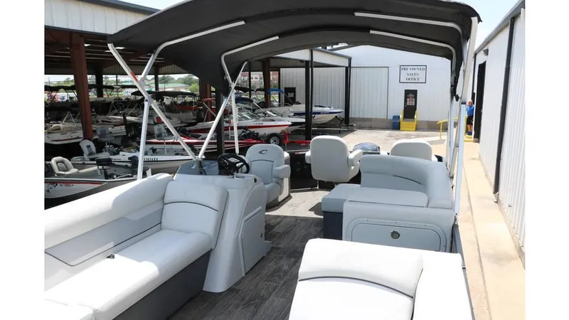 Slide: The Image of Crest Classic Fish 220 Tri toon 2022 - 13