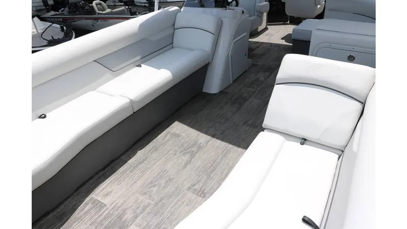 Slide: The Image of Crest Classic Fish 220 Tri toon 2022 - 14