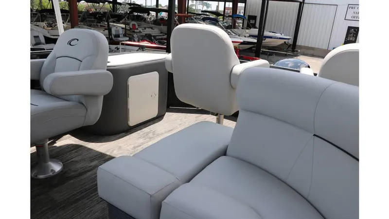 Slide: The Image of Crest Classic Fish 220 Tri toon 2022 - 23