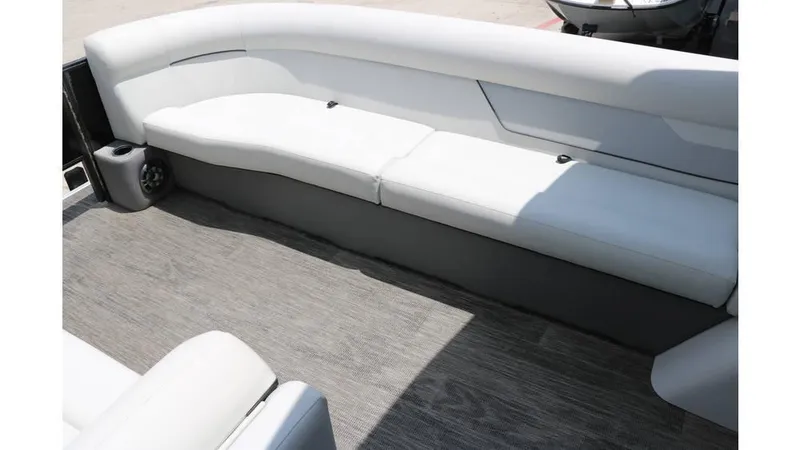 Slide: The Image of Crest Classic Fish 220 Tri toon 2022 - 24