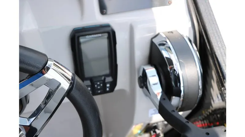 Slide: The Image of Crest Classic Fish 220 Tri toon 2022 - 29