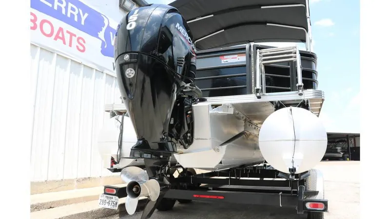 Slide: The Image of Crest Classic Fish 220 Tri toon 2022 - 5