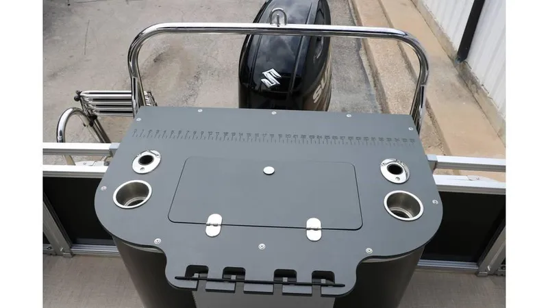 Slide: The Image of Avalon Venture 2385 RF Tri Toon 2023 - 11