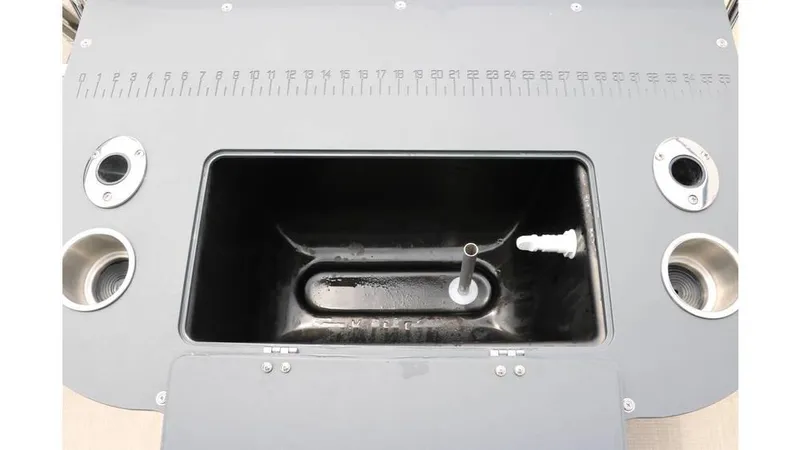 Slide: The Image of Avalon Venture 2385 RF Tri Toon 2023 - 13