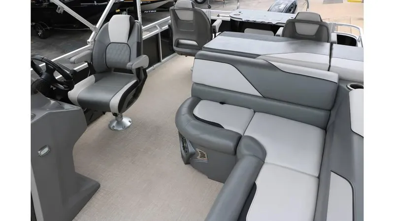 Slide: The Image of Avalon Venture 2385 RF Tri Toon 2023 - 16