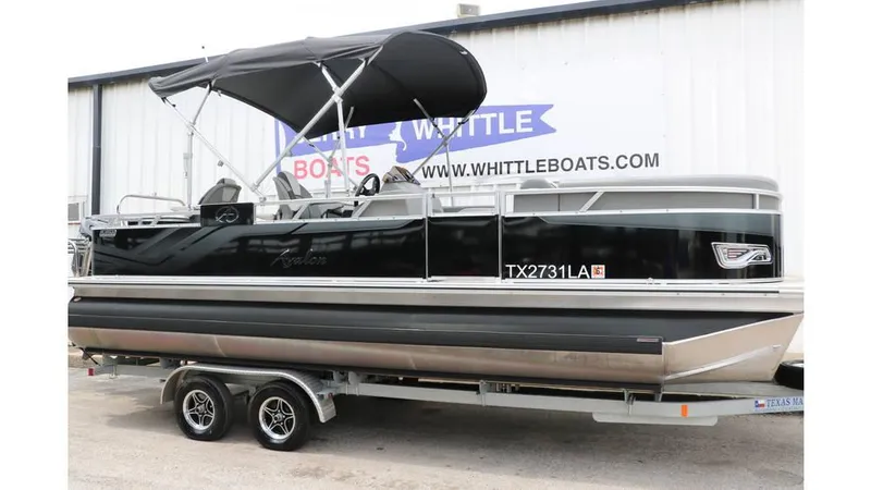 Slide: The Image of Avalon Venture 2385 RF Tri Toon 2023 - 17