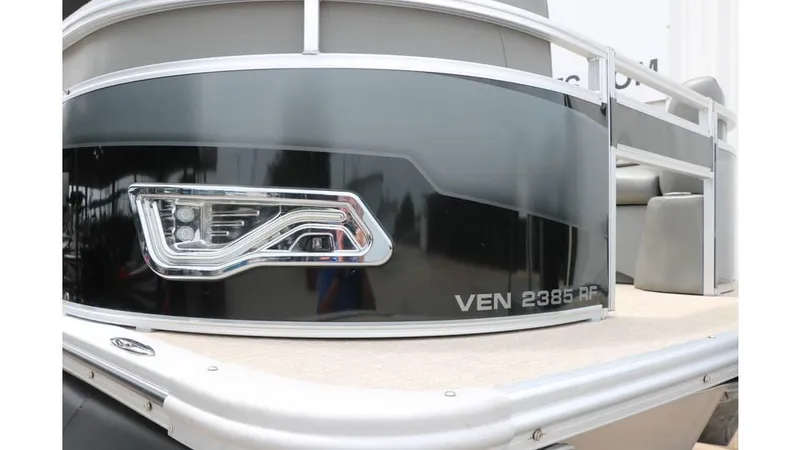 Slide: The Image of Avalon Venture 2385 RF Tri Toon 2023 - 18