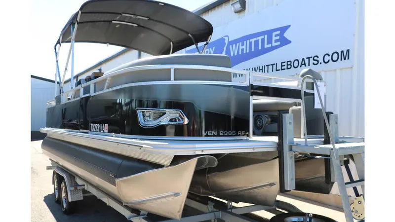 Slide: The Image of Avalon Venture 2385 RF Tri Toon 2023 - 30