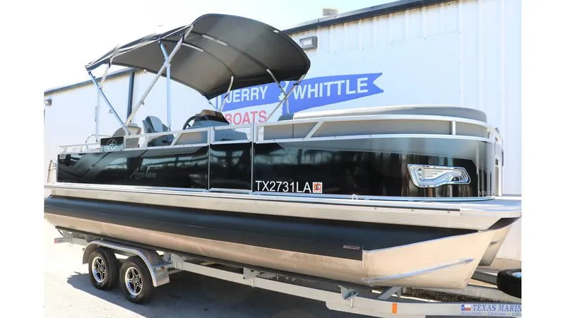 Slide: The Image of Avalon Venture 2385 RF Tri Toon 2023 - 32