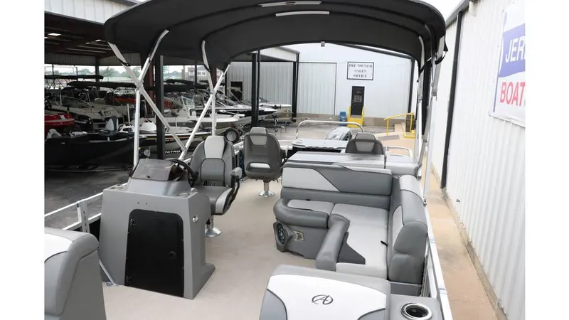 Slide: The Image of Avalon Venture 2385 RF Tri Toon 2023 - 5