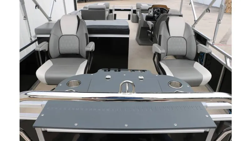 Slide: The Image of Avalon Venture 2385 RF Tri Toon 2023 - 7