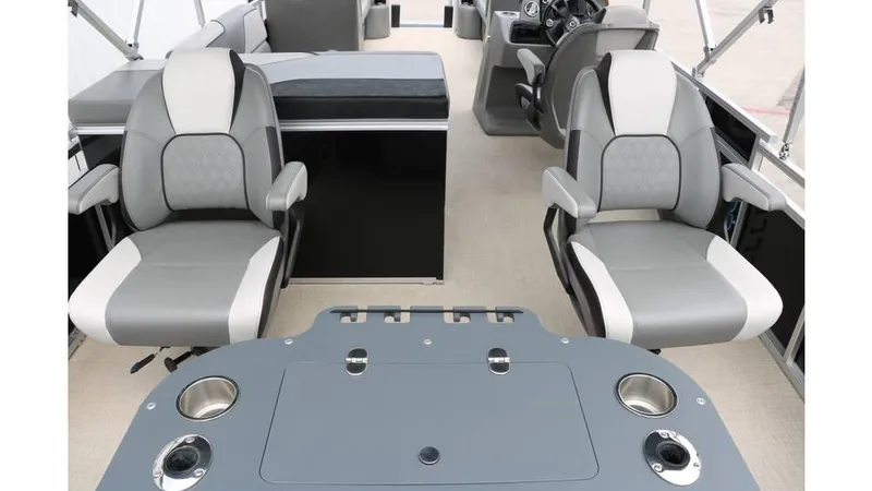 Slide: The Image of Avalon Venture 2385 RF Tri Toon 2023 - 8