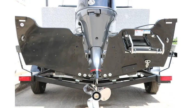 Slide: The Image of Smoker Craft Adventurer 178 DC 2025 - 11