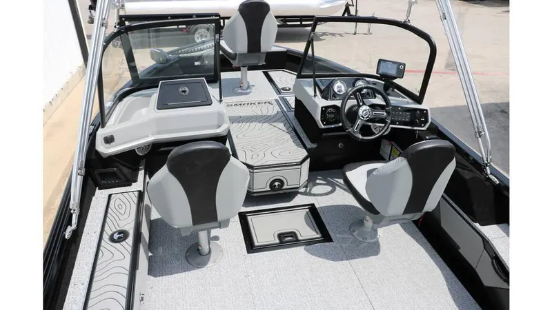 Slide: The Image of Smoker Craft Adventurer 178 DC 2025 - 15