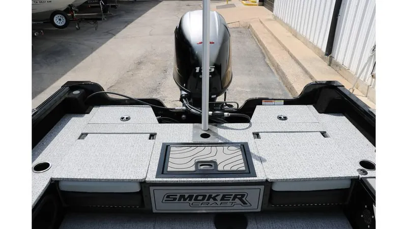 Slide: The Image of Smoker Craft Adventurer 178 DC 2025 - 17