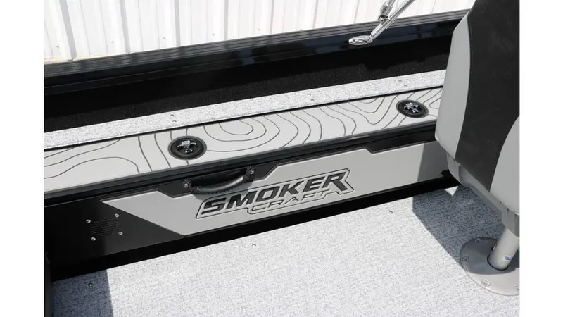 Slide: The Image of Smoker Craft Adventurer 178 DC 2025 - 18