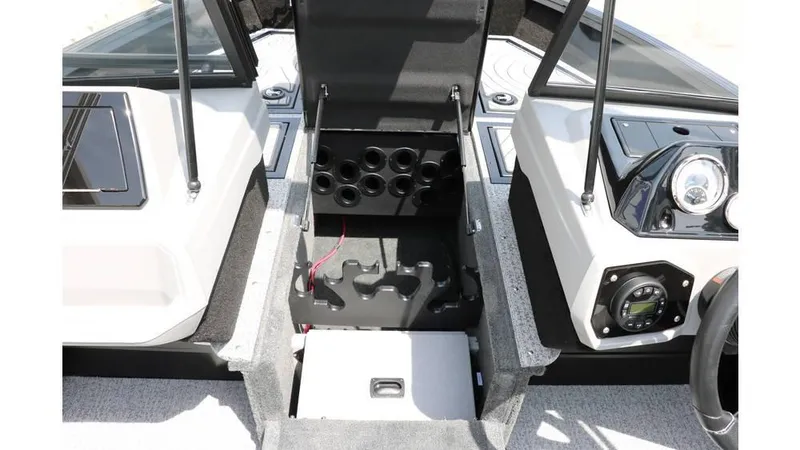 Slide: The Image of Smoker Craft Adventurer 178 DC 2025 - 21