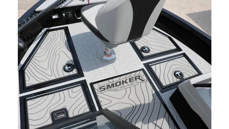 Slide: The Image of Smoker Craft Adventurer 178 DC 2025 - 22