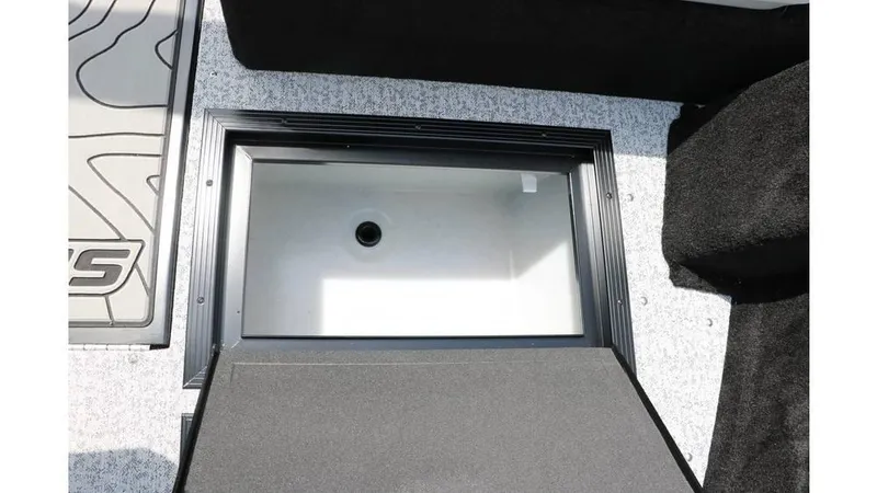 Slide: The Image of Smoker Craft Adventurer 178 DC 2025 - 23