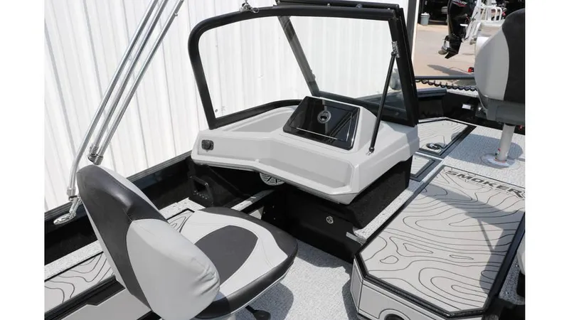 Slide: The Image of Smoker Craft Adventurer 178 DC 2025 - 28