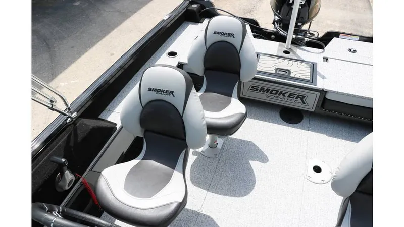 Slide: The Image of Smoker Craft Adventurer 178 DC 2025 - 29