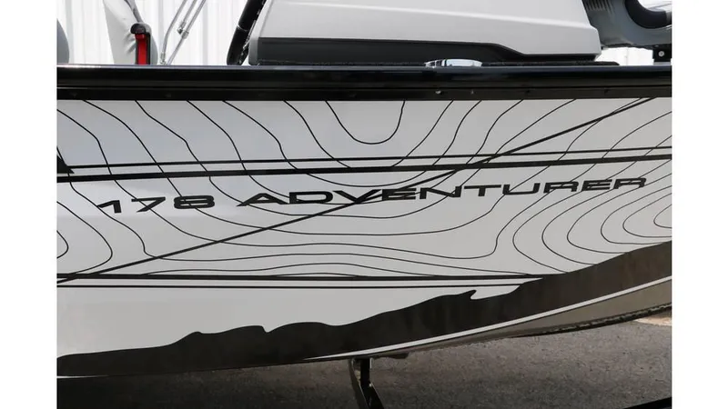 Slide: The Image of Smoker Craft Adventurer 178 DC 2025 - 6