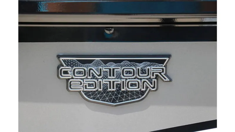 Slide: The Image of Smoker Craft Adventurer 178 DC 2025 - 7