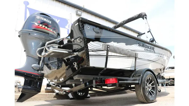 Slide: The Image of Smoker Craft Adventurer 178 DC 2025 - 9