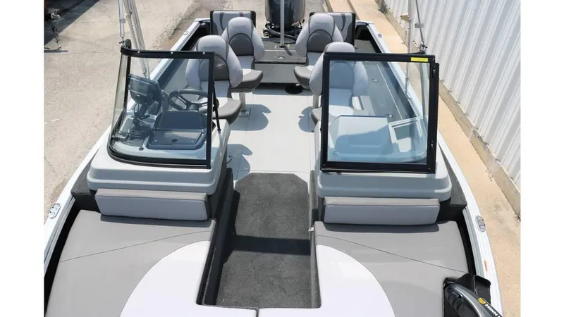 Slide: The Image of Smoker Craft Adventurer 188 FS 2024 - 15