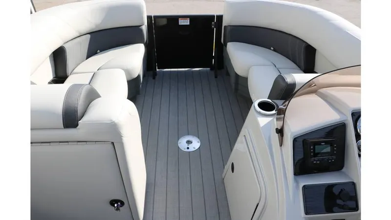 Slide: The Image of Sylvan Mirage 820 CLZ DH Premium 2025 - 12