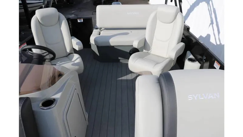 Slide: The Image of Sylvan Mirage 820 CLZ DH Premium 2025 - 17