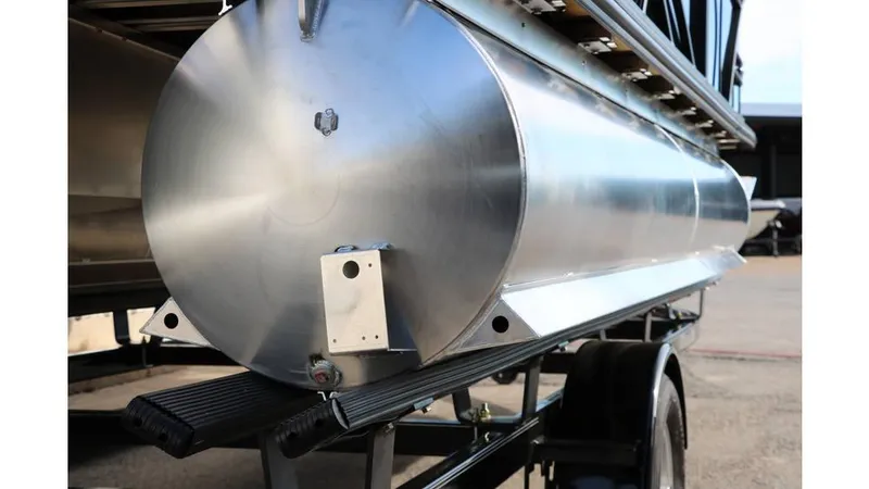 Slide: The Image of Sylvan Mirage 820 CLZ DH Premium 2025 - 25