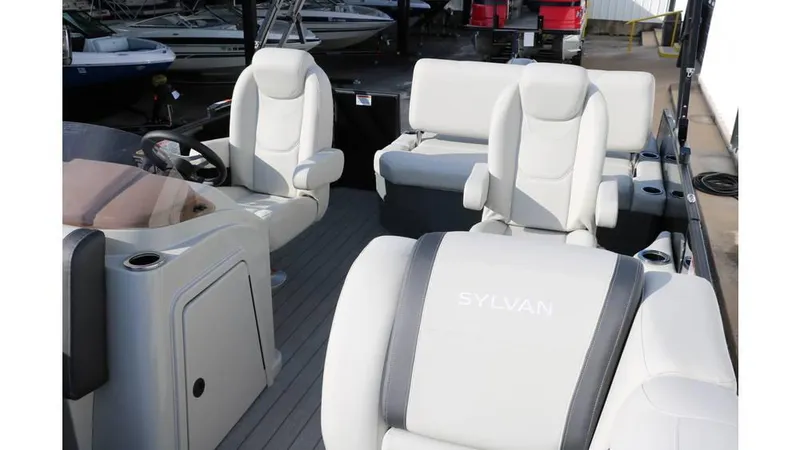 Slide: The Image of Sylvan Mirage 820 CLZ DH Premium 2025 - 5