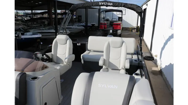 Slide: The Image of Sylvan Mirage 820 CLZ DH Premium 2025 - 6