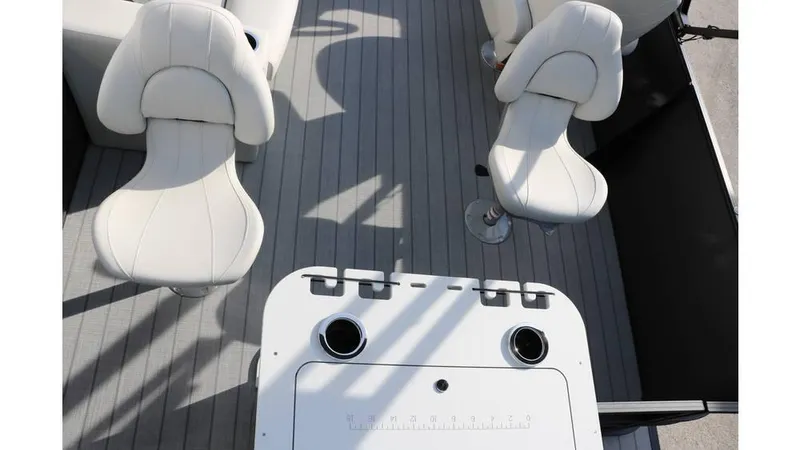 Slide: The Image of Sylvan Mirage 820 Party Fish Premium 2025 - 17