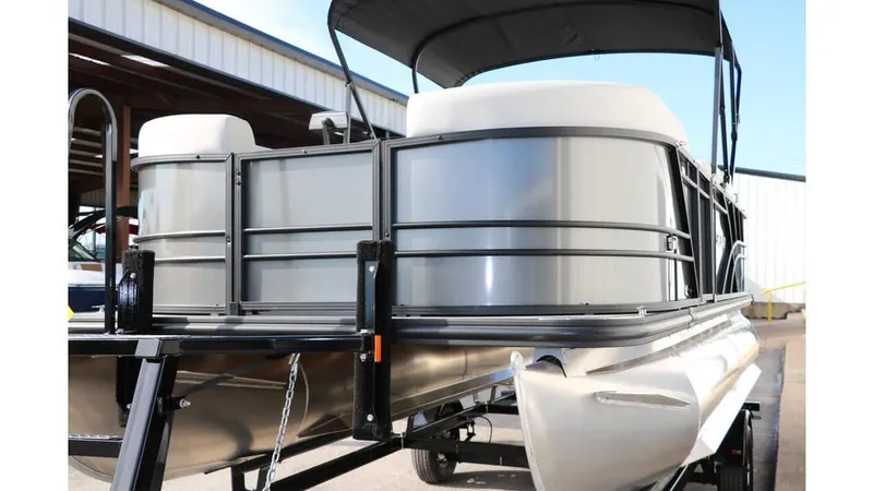 Slide: The Image of Sylvan Mirage 820 Party Fish Premium 2025 - 37