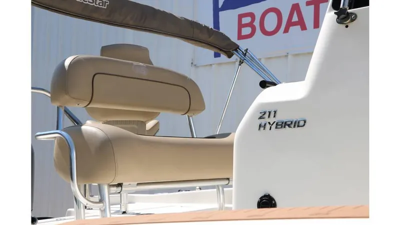 Slide: The Image of NauticStar 211 Hybrid 2020 - 14