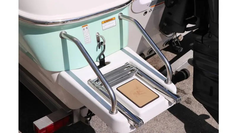 Slide: The Image of NauticStar 211 Hybrid 2020 - 16