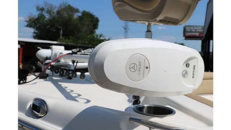 Slide: The Image of NauticStar 211 Hybrid 2020 - 19