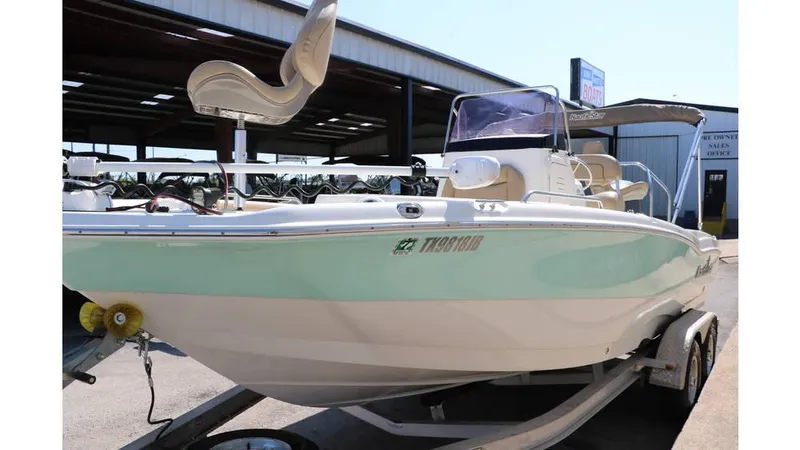 Slide: The Image of NauticStar 211 Hybrid 2020 - 20
