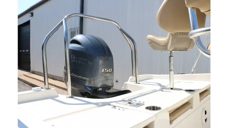 Slide: The Image of NauticStar 211 Hybrid 2020 - 21