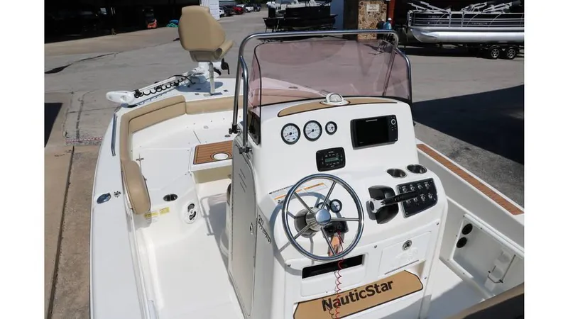 Slide: The Image of NauticStar 211 Hybrid 2020 - 22